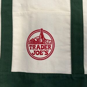 🎉HP🎉NWT Trader Joe’s Limited Edition Green Handle Tote